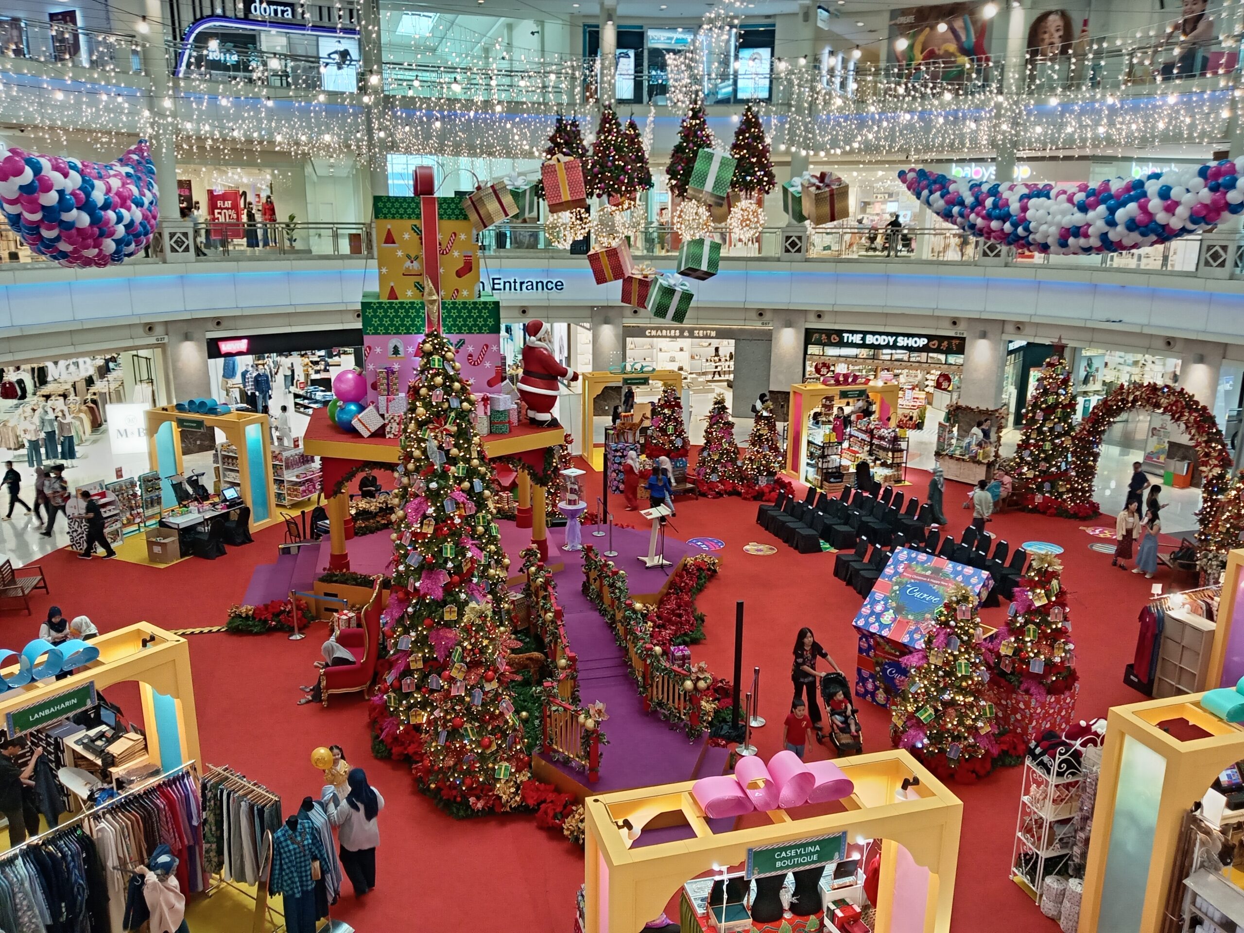 THE CURVE CELEBRATES THE HOLIDAY SEASON AND ITS 20 ANNIVERSARY WITH JOYOUS DOUBLE CELEBRATION WITH ‘GIFT OF JOY’ CAMPAIGN