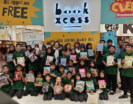 BookXcess Biggest Free Book giving away 200,000 free books at KL East Mall April 4-6