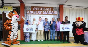 Genting Malaysia Organises the Official Handover Ceremony for the Sekolah Angkat Madani initiative Involving Two Beneficiary Schools in Pahang