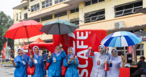 NESCAFÉ brought its “NESCAFÉ Dulu & Kekal Bersemangat Bersama” campaign to Hospital Sultanah Aminah (HSA), Johor Bahru