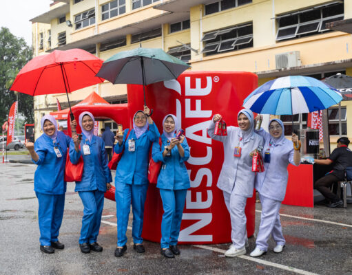 NESCAFÉ brought its “NESCAFÉ Dulu & Kekal Bersemangat Bersama” campaign to Hospital Sultanah Aminah (HSA), Johor Bahru